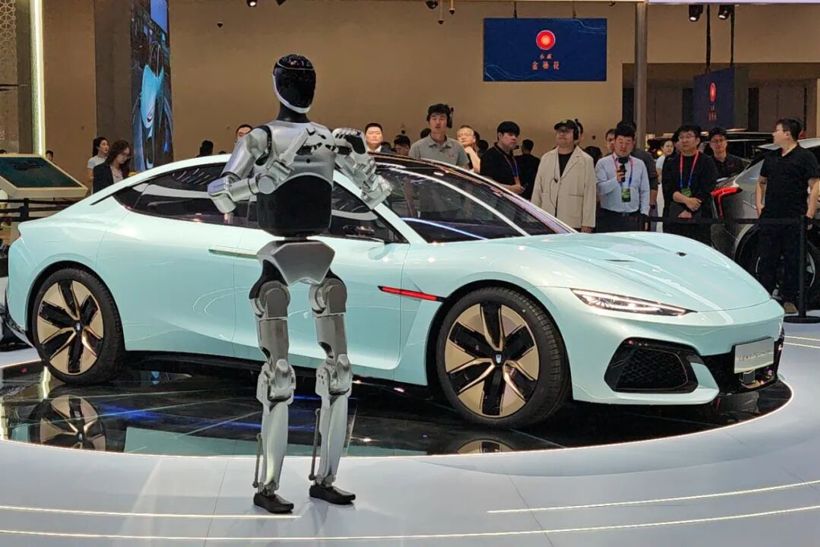 新玩家密集涌入，造车的人开始扎堆“造人”