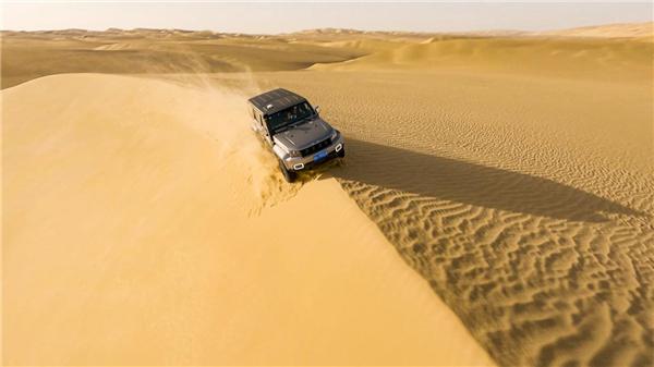 “最强素车”出道即巅峰，BJ40环塔冠军版7天穿越N39