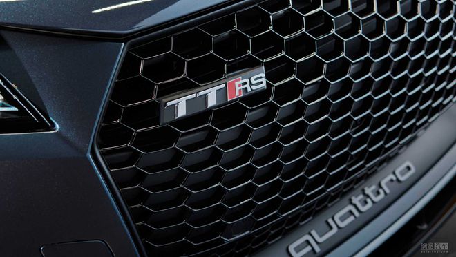 奥迪发布TT RS最终版车型 51.6万起/破百3.6秒