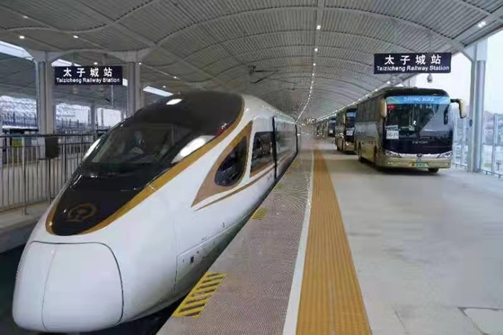 冬奥赛场，多家车企“同台竞技”，欧辉为何能拿下三个“唯一”