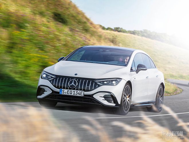 全新梅赛德斯-AMG EQE全球首发 破百仅3.3秒