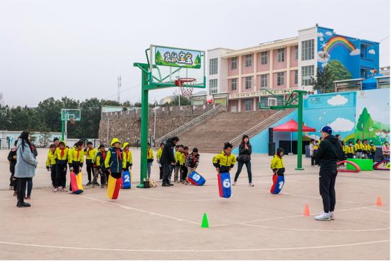 2022捷豹路虎希望小学迎春之旅为爱启程