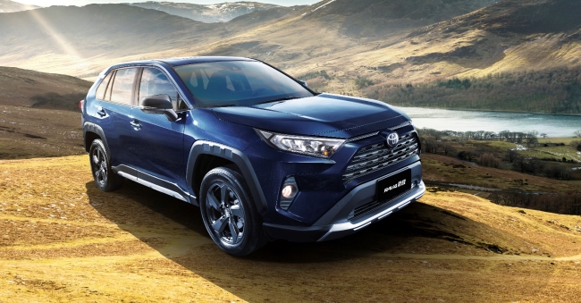 越己 阅世界 一汽丰田RAV4荣放2022款强劲登场