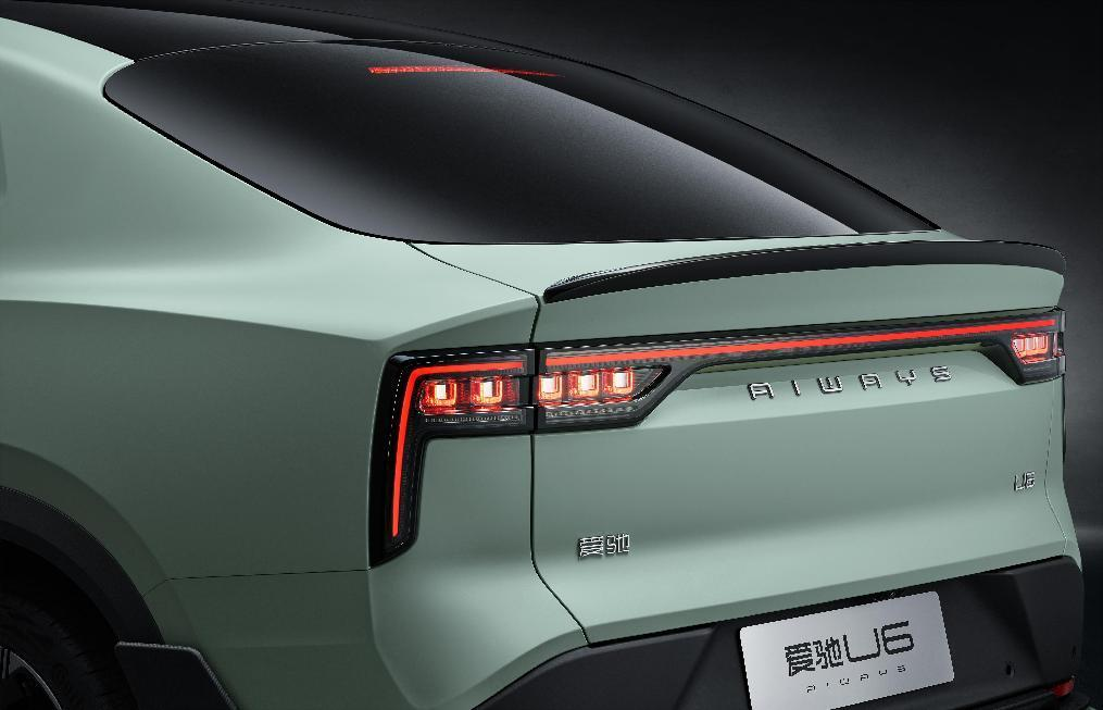 20万级纯电轿跑SUV 爱驰U6 21.99万元上市