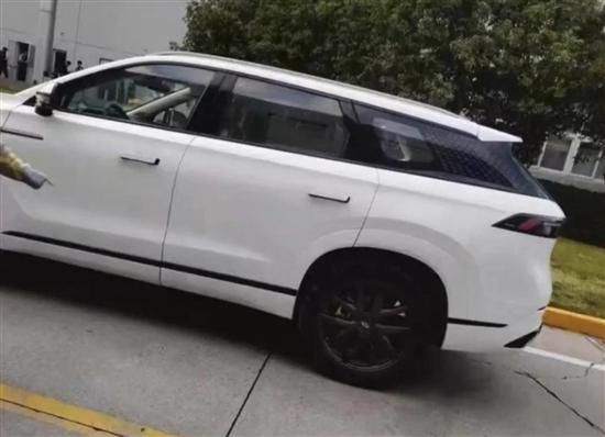 定位中型SUV 奇瑞T26無偽裝測(cè)試諜照曝光