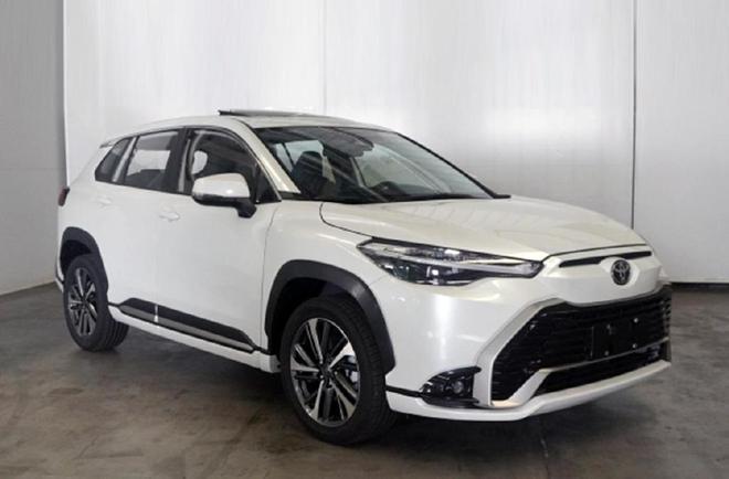 造型更精致/搭2.0L动力 新款丰田锋兰达实车曝光