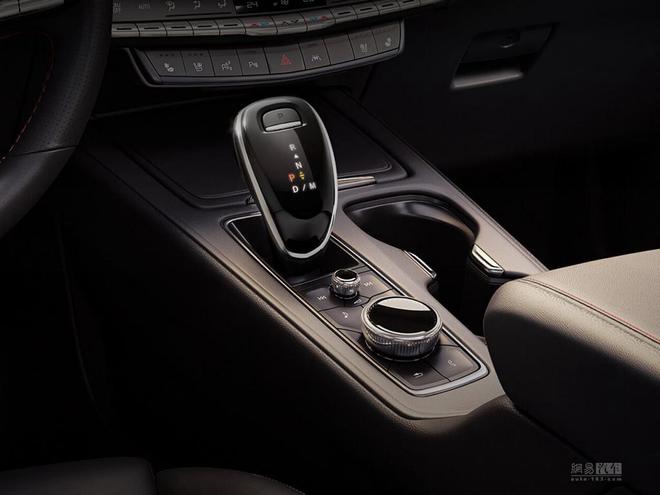 凯迪拉克新款XT4售26.17万起 增流媒体后视镜
