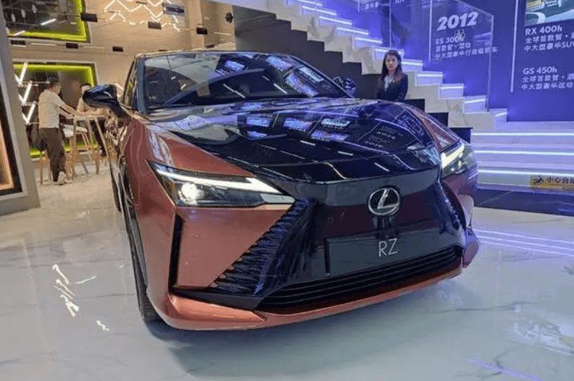 海外售价54万元 雷克萨斯全新RZ 450e到店实拍