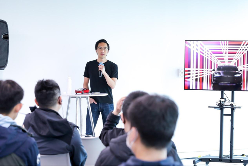特斯拉全球软件工程副总裁：软件研发开启Plaid模式