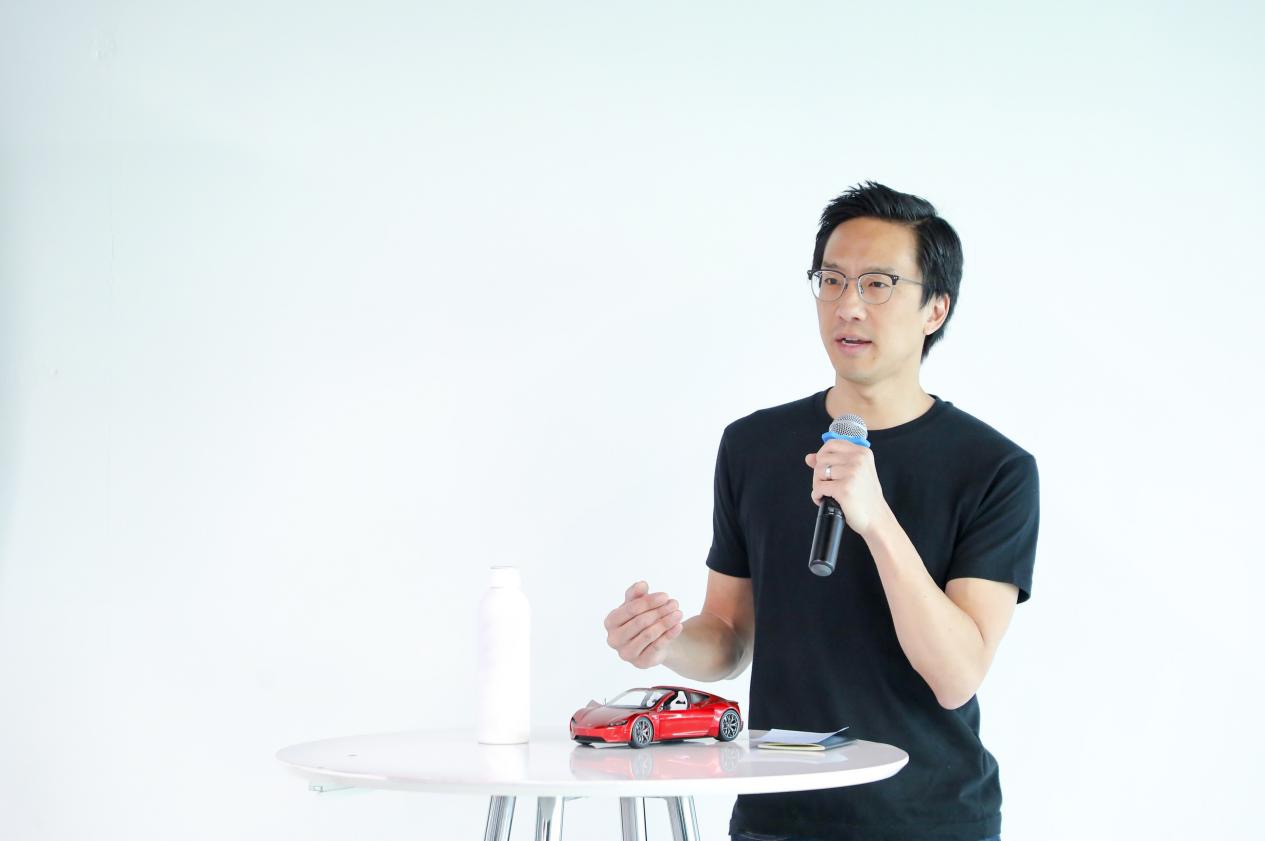 特斯拉全球软件工程副总裁：软件研发开启Plaid模式