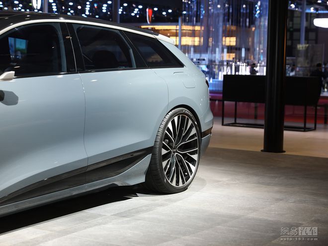 奥迪A6 Avant e-tron亮相 纯电旅行车将国产