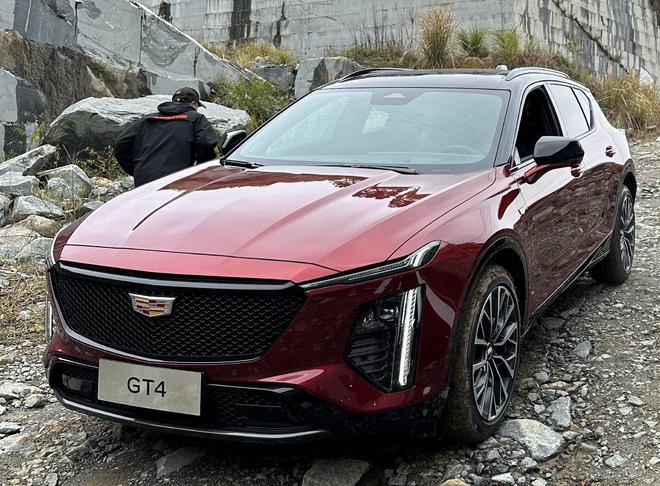 一体式曲面屏/轿跑造型SUV 凯迪拉克GT4实车曝光