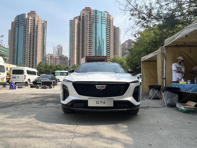 一体式曲面屏/轿跑造型SUV 凯迪拉克GT4实车曝光