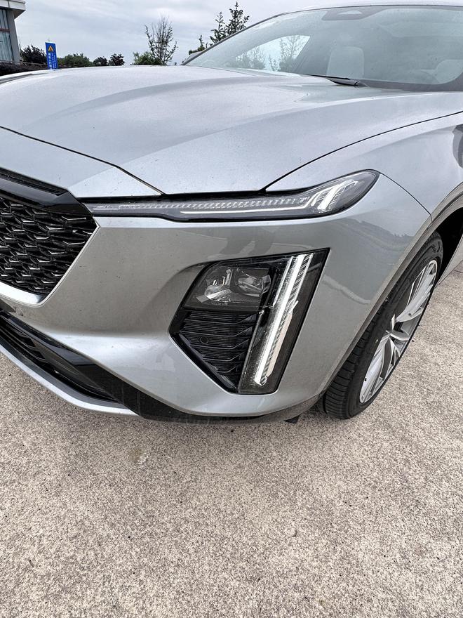 一体式曲面屏/轿跑造型SUV 凯迪拉克GT4实车曝光