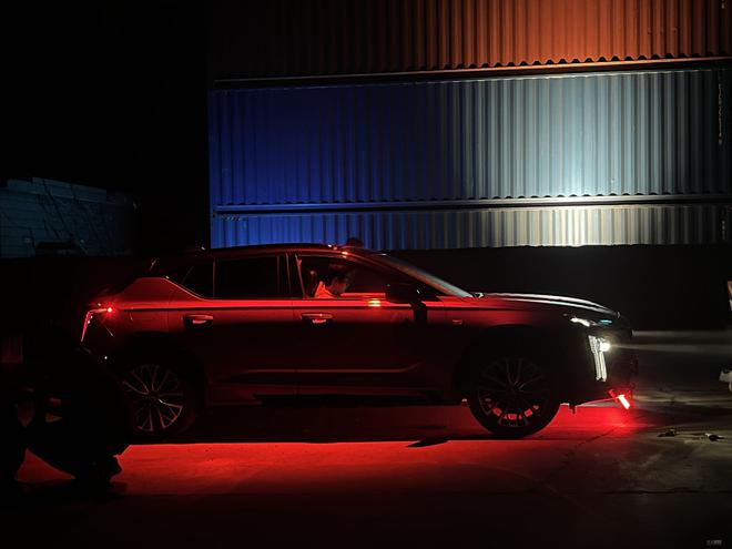 一体式曲面屏/轿跑造型SUV 凯迪拉克GT4实车曝光