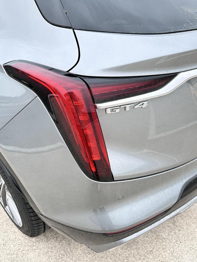 一体式曲面屏/轿跑造型SUV 凯迪拉克GT4实车曝光