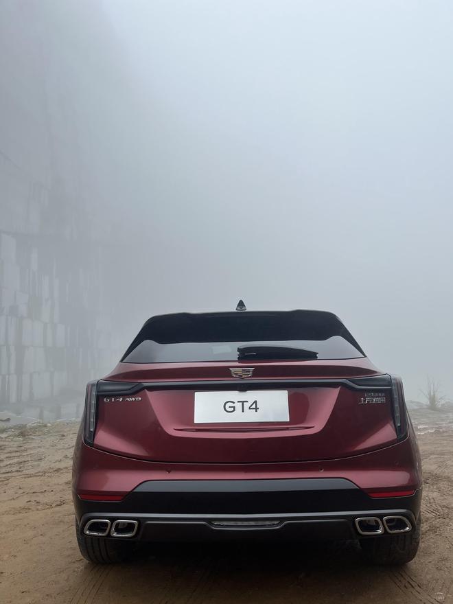 一体式曲面屏/轿跑造型SUV 凯迪拉克GT4实车曝光