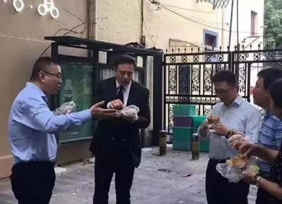 从煎饼到小笼包，聊聊马斯克的三次“高调”访华