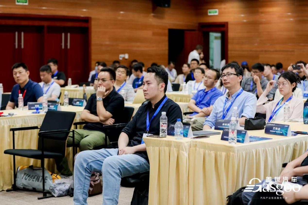 座舱离线大模型的落地：选NPU还是GPU