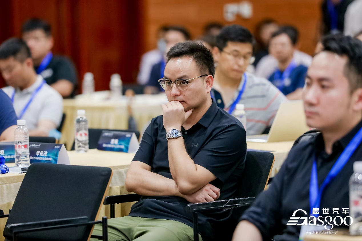 座舱离线大模型的落地：选NPU还是GPU