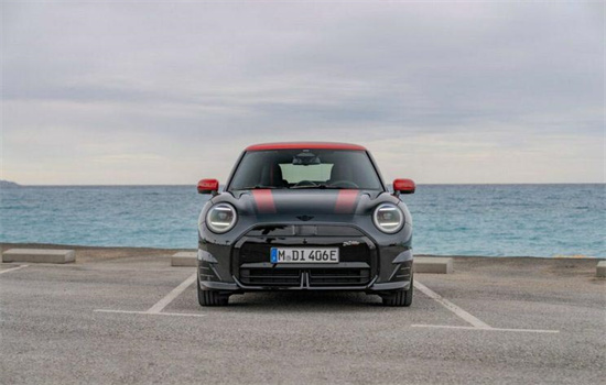 套件上身 MINI Cooper SE JCW Trim官图发布