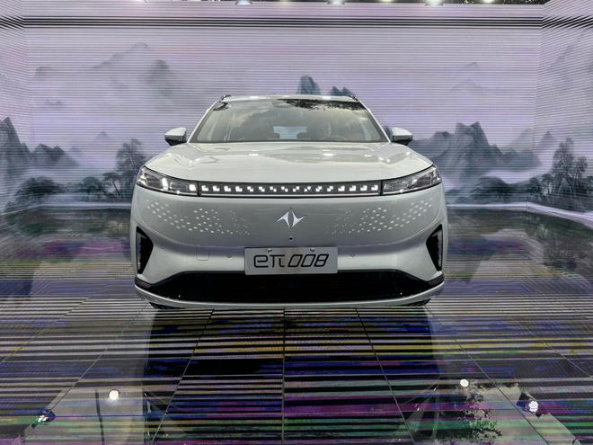 东风奕派eπ008售21.66万元 冰箱彩电大沙发都配齐