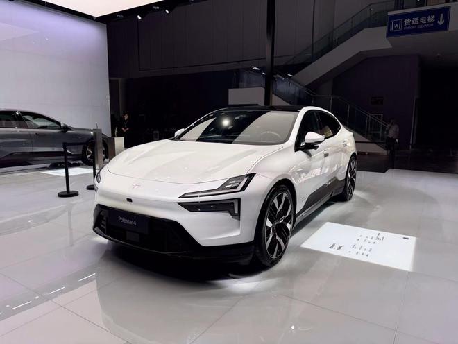2024款极星4亮相成都车展 溜背式造型 33.99万起