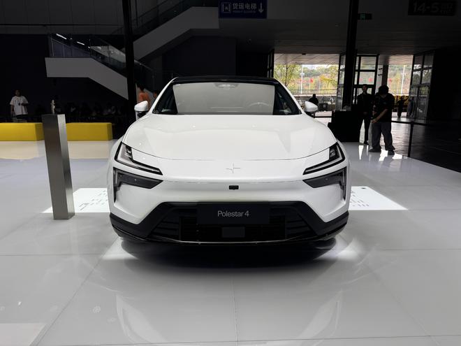 2024款极星4亮相成都车展 溜背式造型 33.99万起