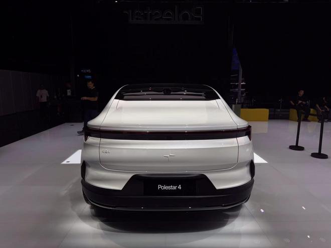2024款极星4亮相成都车展 溜背式造型 33.99万起