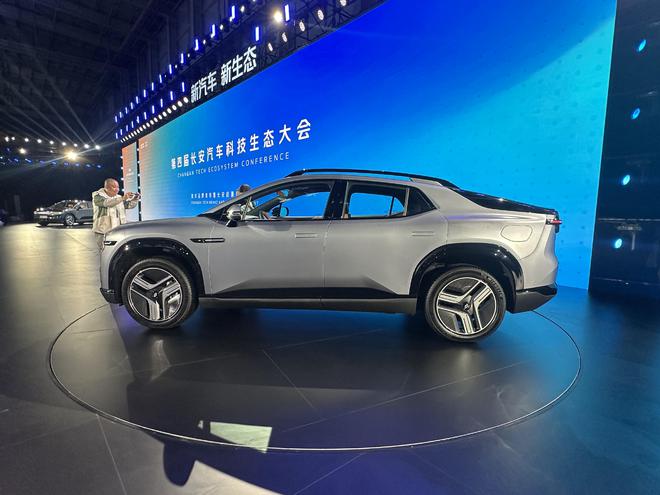 可变形SUV 长安启源E07售19.99万起