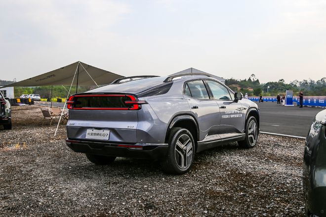 可变形SUV 长安启源E07售19.99万起