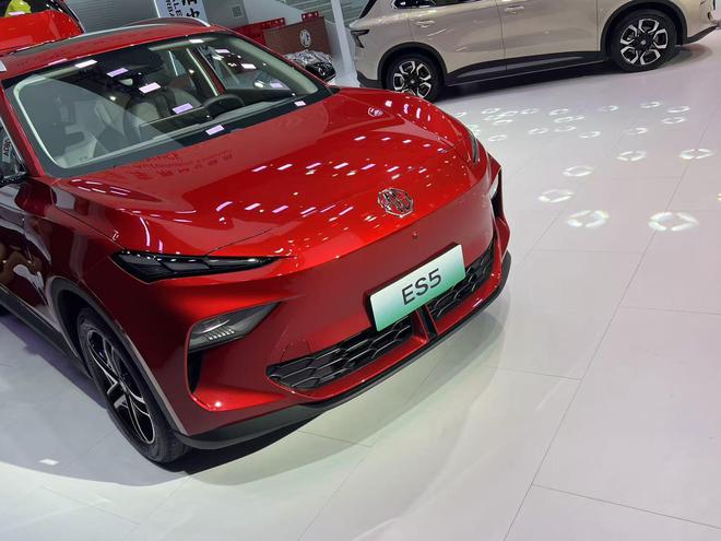 售价11.69万-14.69万元 MG ES5展前亮相