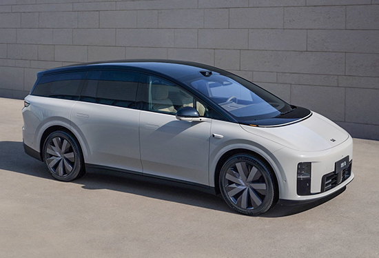 旗下首款纯电SUV 理想i8内饰谍照曝光