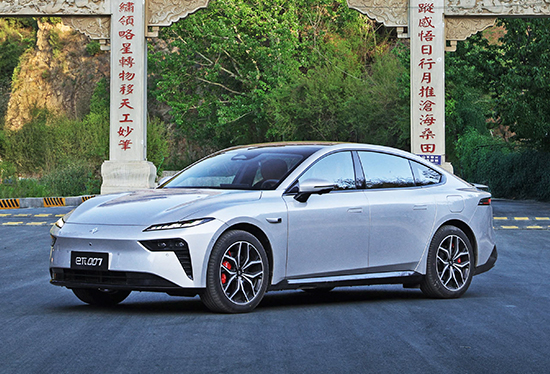 双动力配置 2025款东风奕派eπ007实车亮相