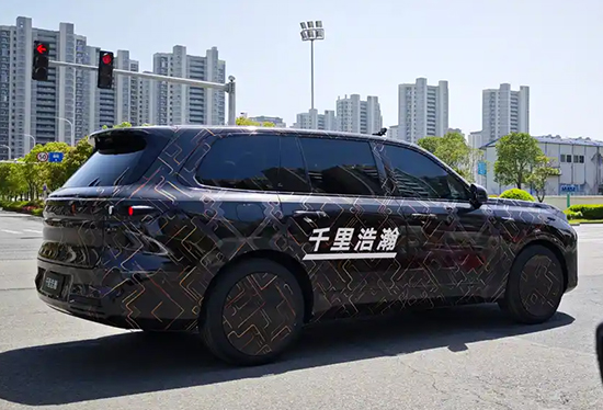 或于5月发布 吉利银河星舰9路试谍照曝光