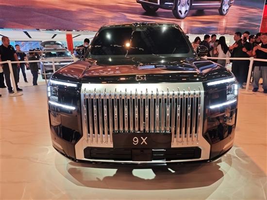 更多细节得以展示 极氪9X实车路试曝光