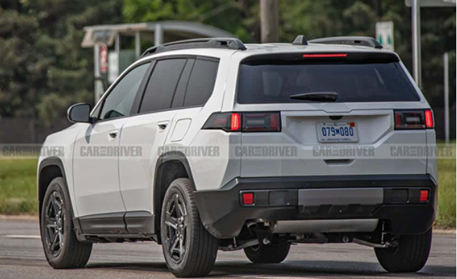 搭载混动系统 新Jeep自由光无伪装谍照曝光
