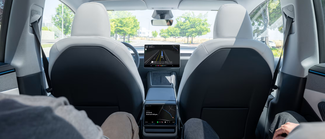 特斯拉Robotaxi上线首日涉嫌违反交规，再遭NHTSA审查
