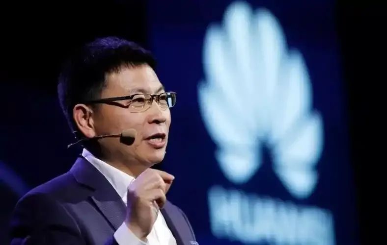 华为“龙虎斗”结局，王军转投千里科技！吃了人才被挖的亏，吉利学聪明了