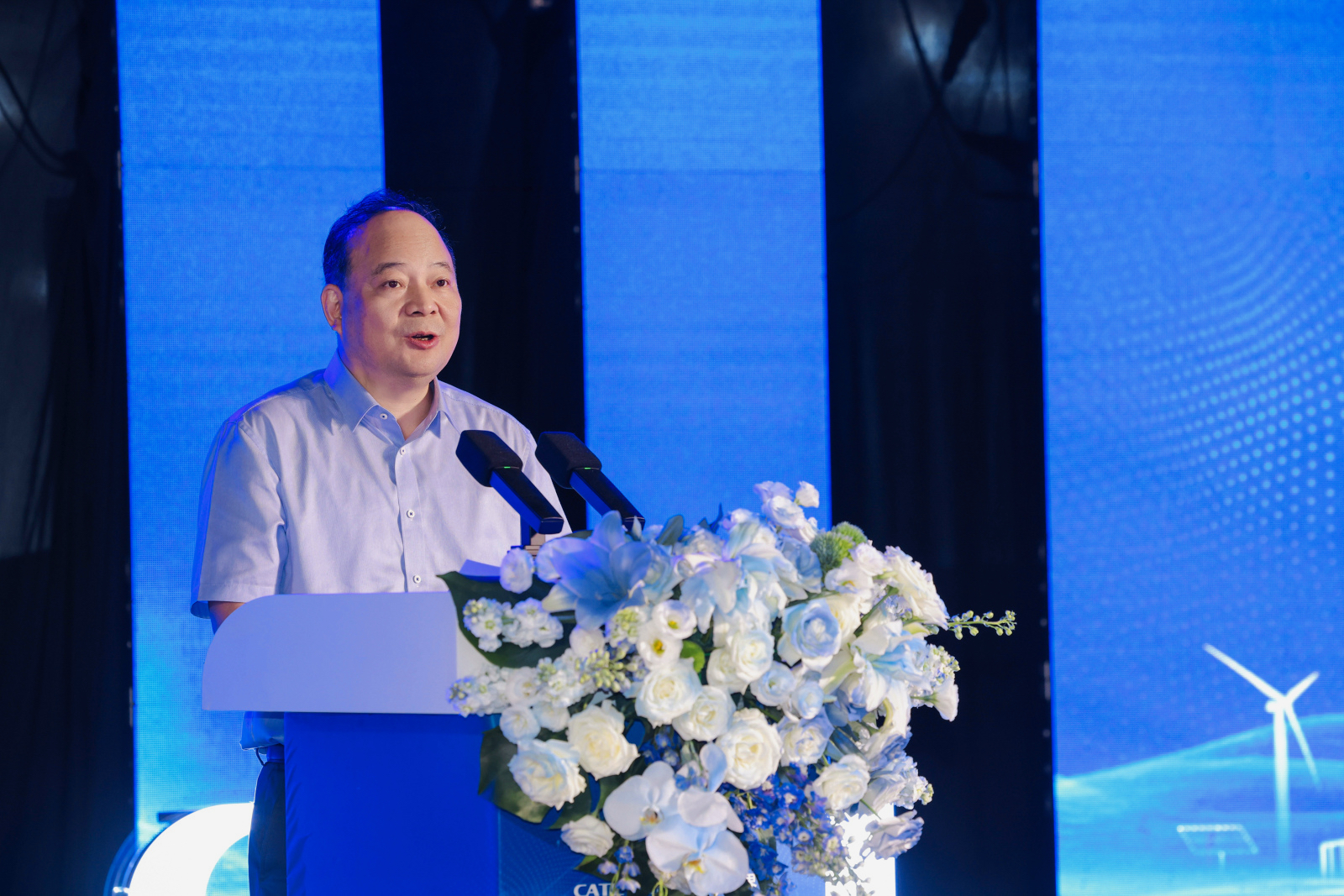 宁德时代携手问界，以“厂中厂”模式加速扩产