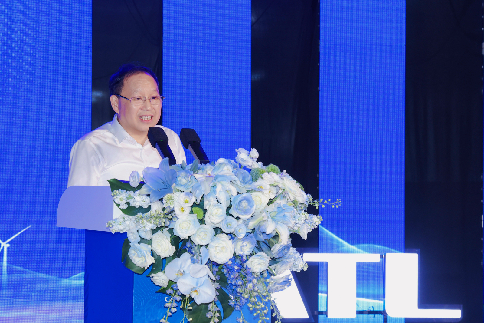 宁德时代携手问界，以“厂中厂”模式加速扩产