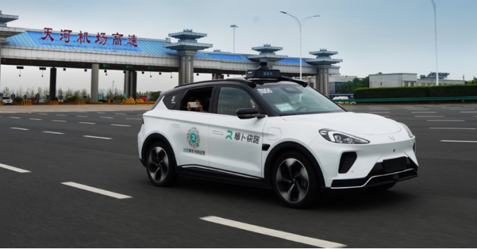 方向盘消失前夜：特斯拉、百度、哈啰三巨头的Robotaxi战争