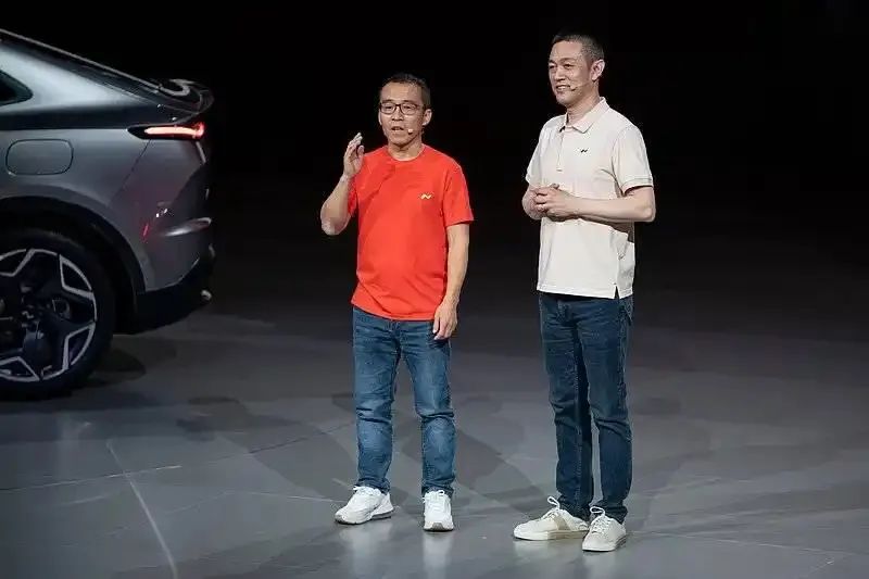 苏峻执掌iCAR，赵长江调离腾势！车企大动刀，一纸业绩牵动半年人事
