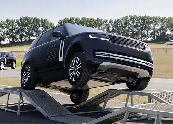 将于2026年上市 路虎揽胜纯电版原型车发布