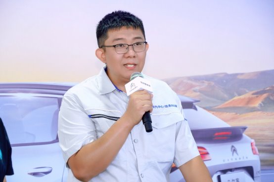 男人在打电话

AI 生成的内容可能不正确。