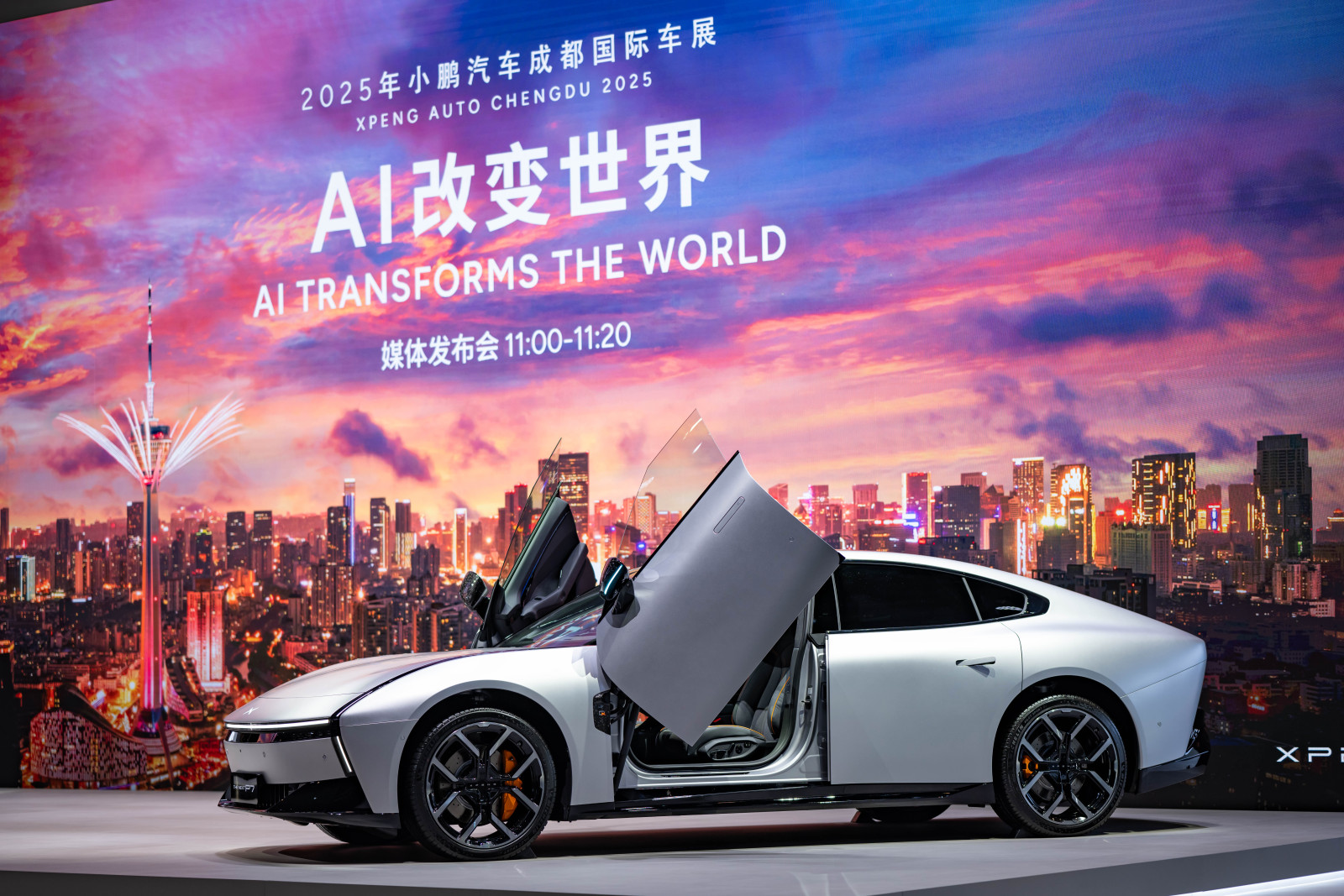 小鹏汽车携AI科技全明星阵容亮相成都车展，全新小鹏P7锁定C位