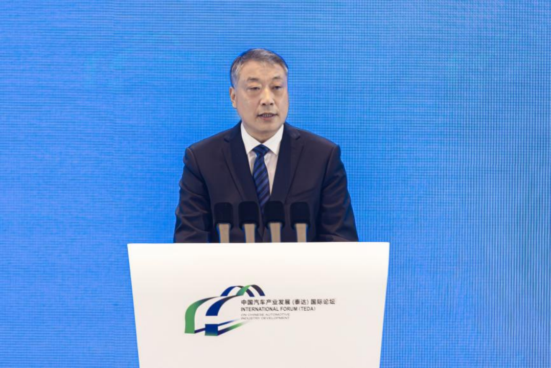 “增动能 启新篇 向全球”