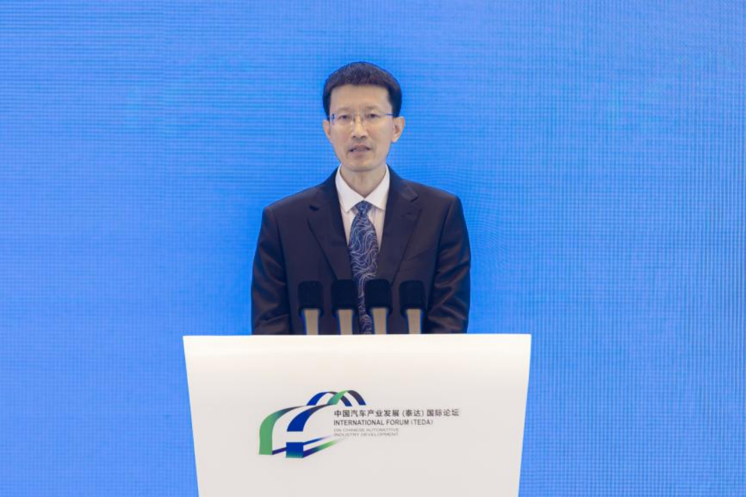 “增动能 启新篇 向全球”