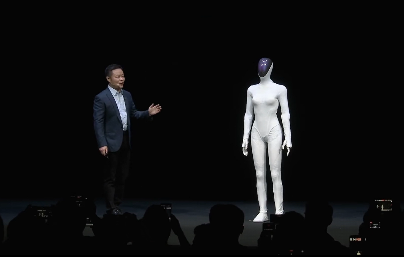 何小鹏：小鹏2026 年底规模化量产高阶机器人IRON