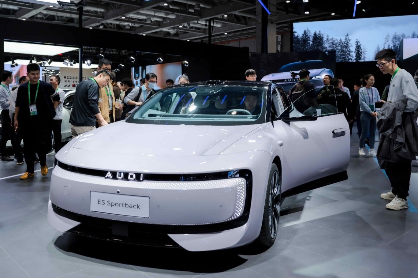 再赴进博之约|大众汽车集团前沿科技点亮出行未来